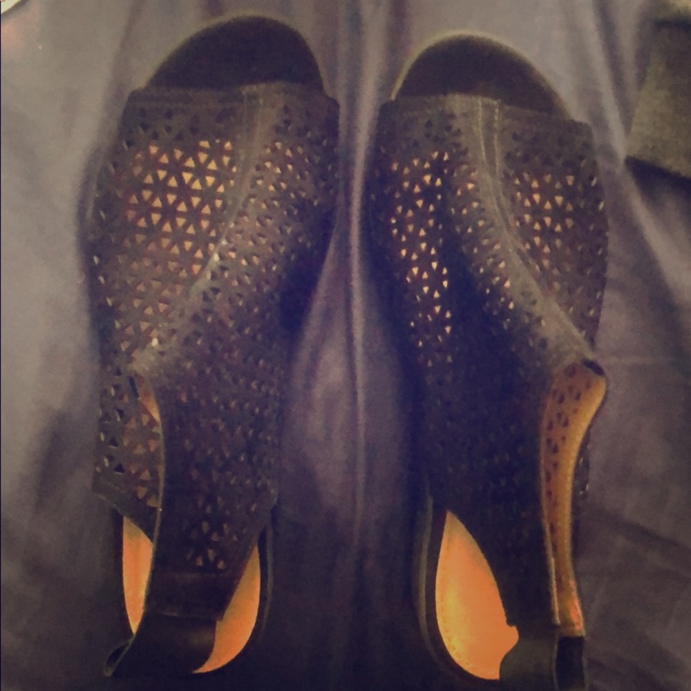 American Eagle sandals